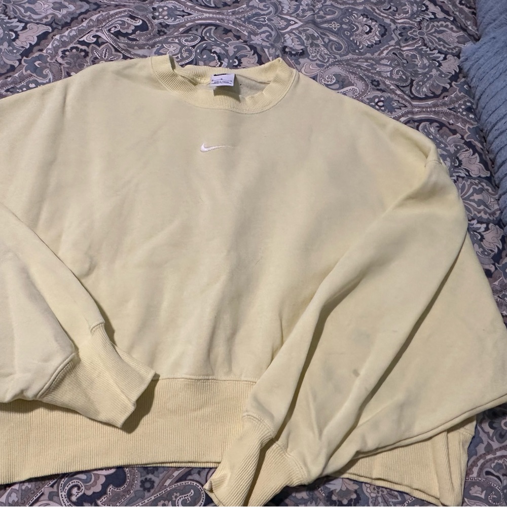 Women”s Nike cropped fleece sweatshirt